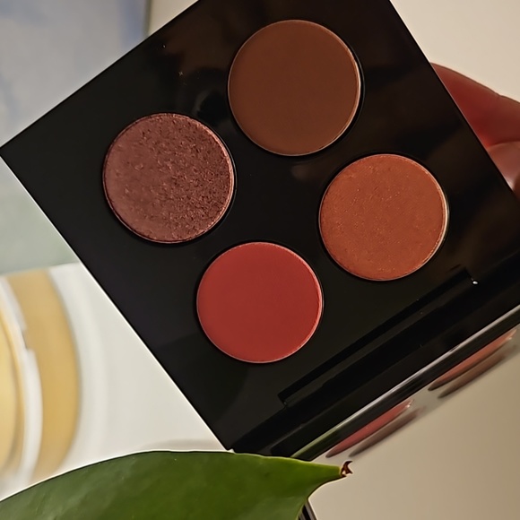 Divine Rose Luxe Eyeshadow Quad - Picture 3 of 3